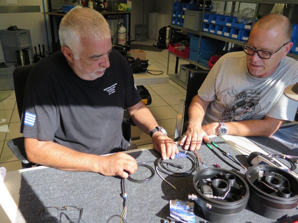 Scubalab workshop service session with technical diving components
