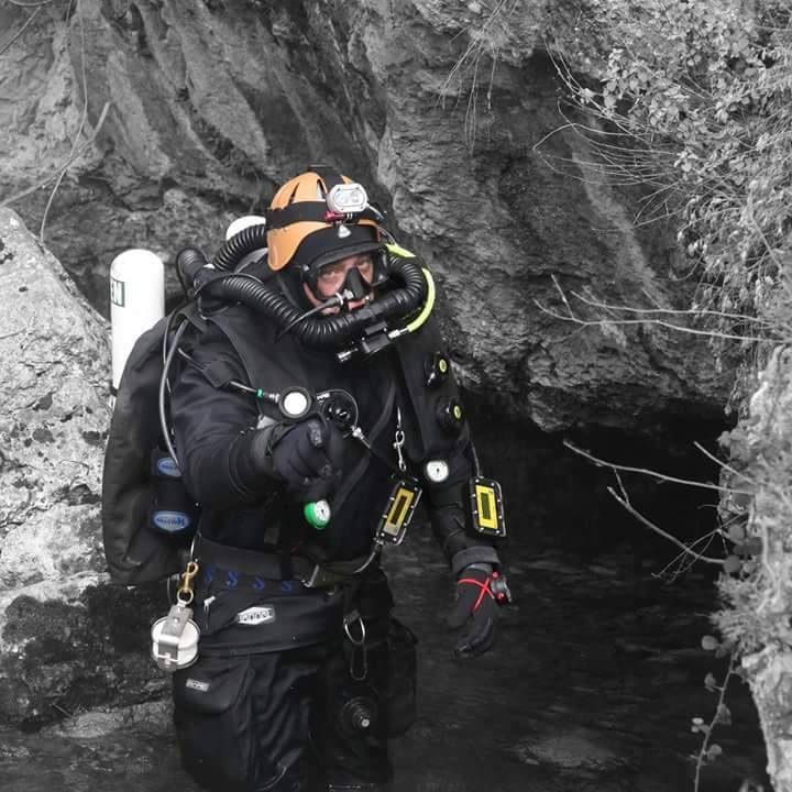 Technical diver in rugged shoreline entry