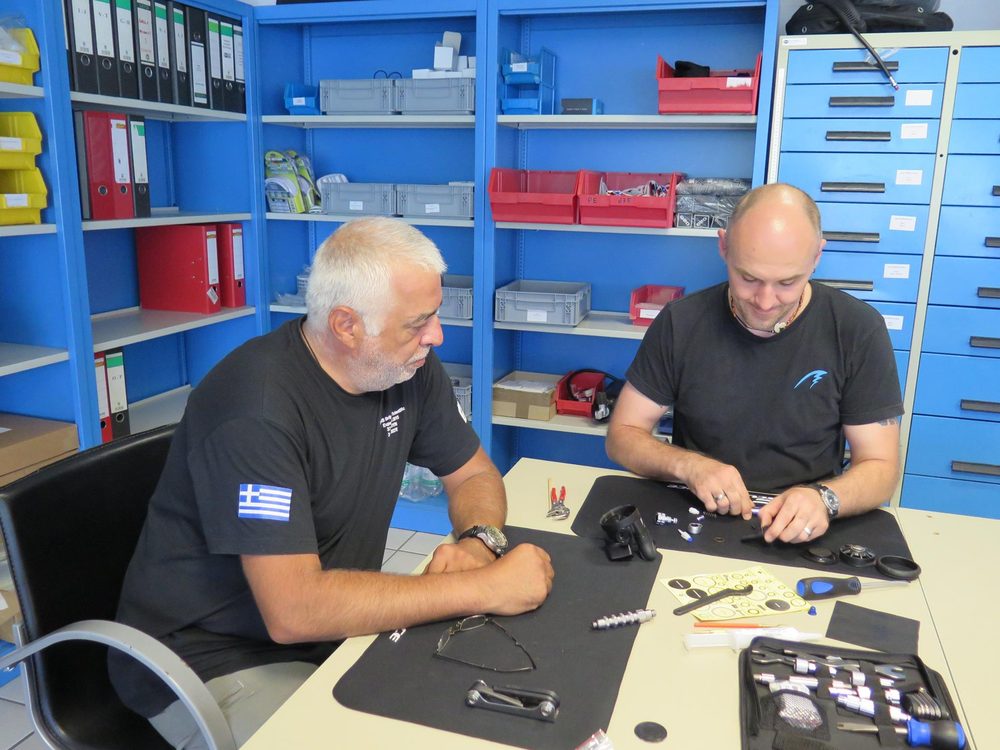 Scubalab technical service bench with parts and tools